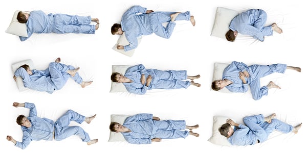 Homme dans 9 positions différentes en pyjama la tête sur un oreiller